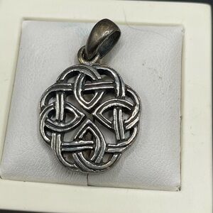 Elegant Sterling Silver Pendant Celtic Knot